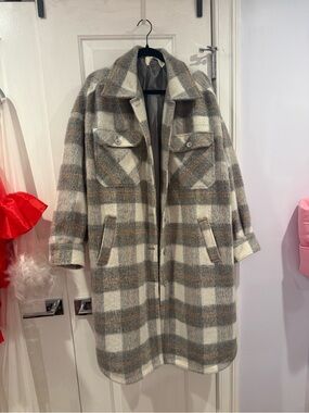 Treasure & Bond Plaid Teddy Coat in Gray & Cream